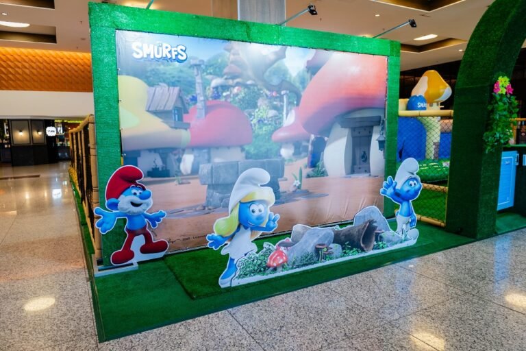 Do cinema para a realidade: universo azul dos Smurfs ganha vida no Shopping Estação Cuiabá