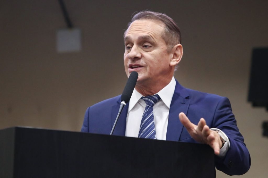 Wilson Santos propõe política estadual para incentivar pesquisa com polilaminina em MT