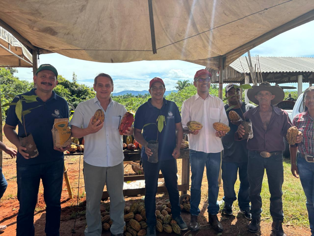 Wilson Santos prestigia evento e defende cacau como alternativa de renda na Baixada Cuiabana