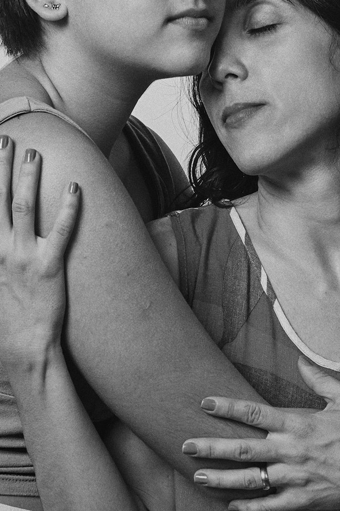 Projeto fotográfico “Onde Nasce o Amor” propõe experiência sensível e intimista para celebrar o Dia das Mães