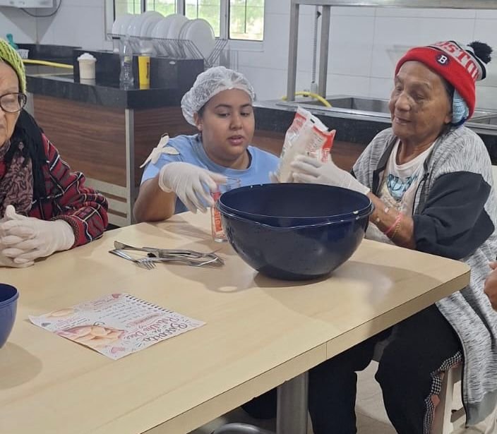 Oficina de Culinária promove integração, autonomia e bem-estar entre idosos